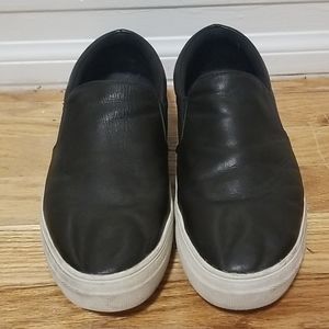 ✨Last Call-Free w/ Purchase✨Steve Madden Gills